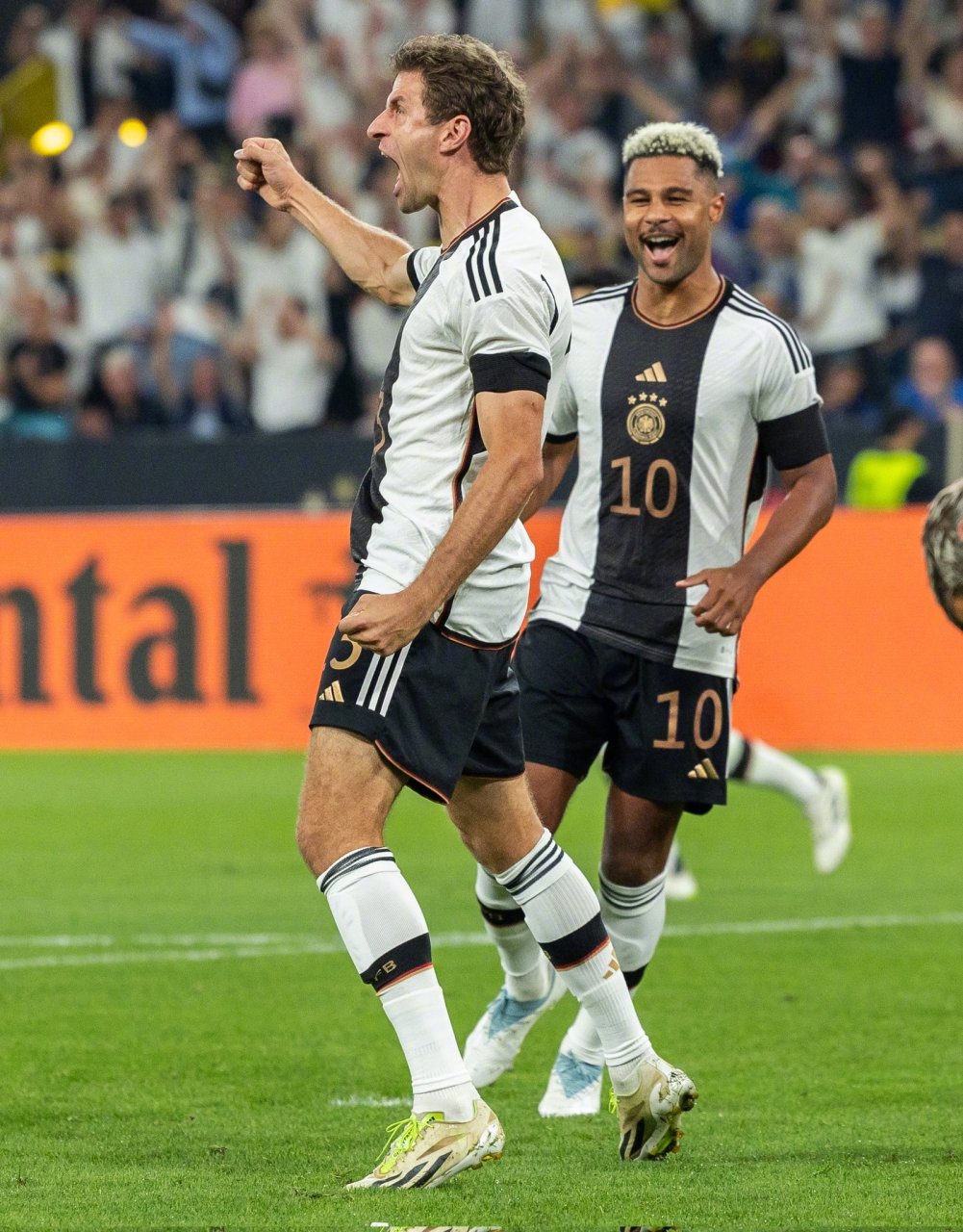 德国队在友谊赛中与对手激烈对抗是哪一场